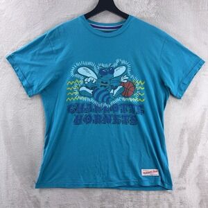 Mitchell & Ness Charlotte Hornets T Shirt Mens Size Medium‎ Blue Vintage Graphic